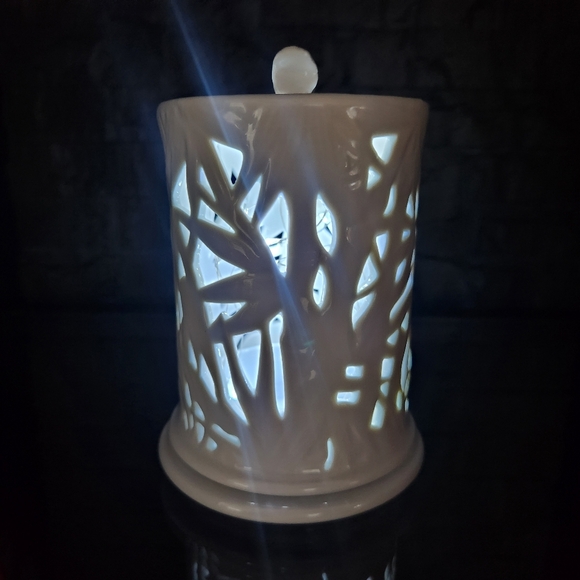 Andrea By Sadek White Porcelain Reticulated Fairy Lamp - Picture 3 of 16